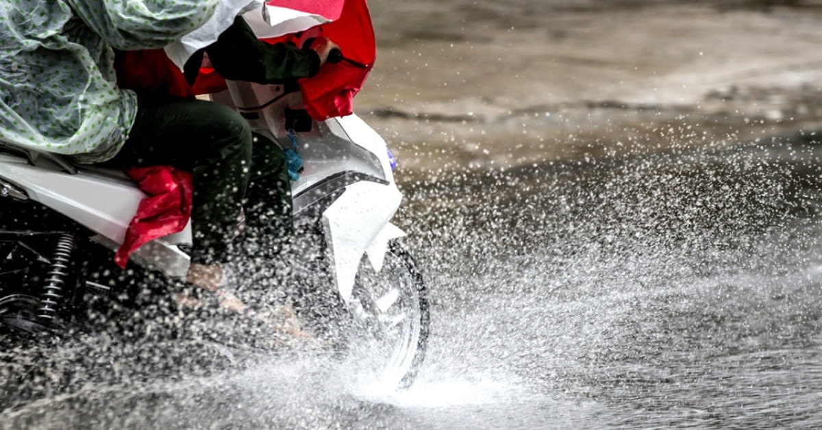 Is It Dangerous To Ride A Motorcycle In The Rain Reviewmotors.co